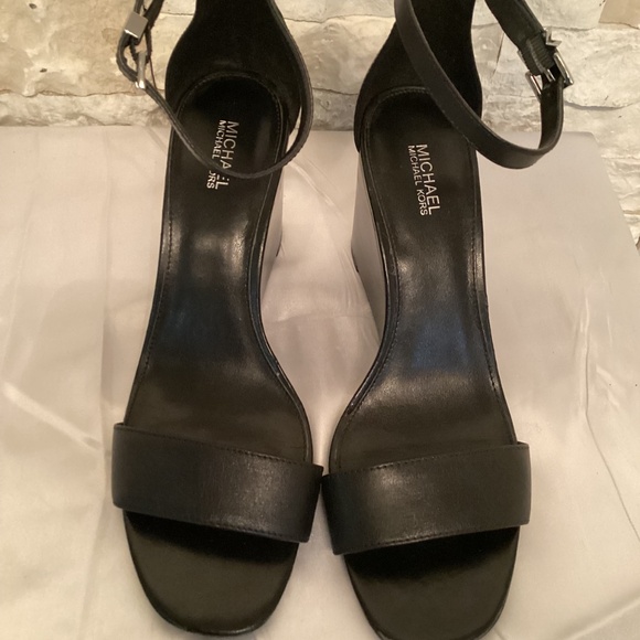 Michael Michael Kors Fiona Wedge Sandals - Picture 2 of 12
